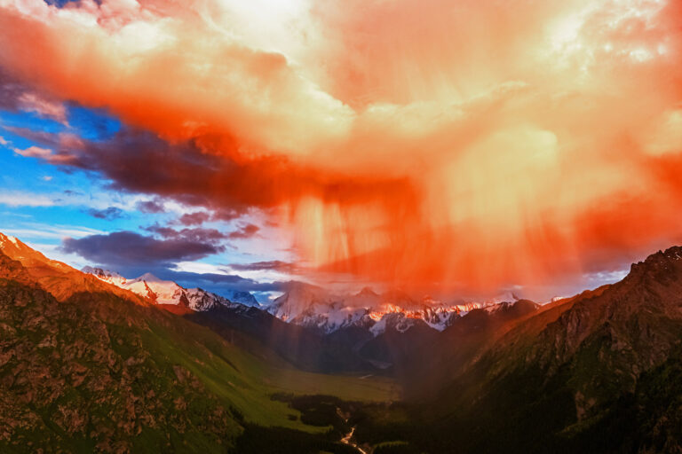 Light and shadow - Cloud waterfall